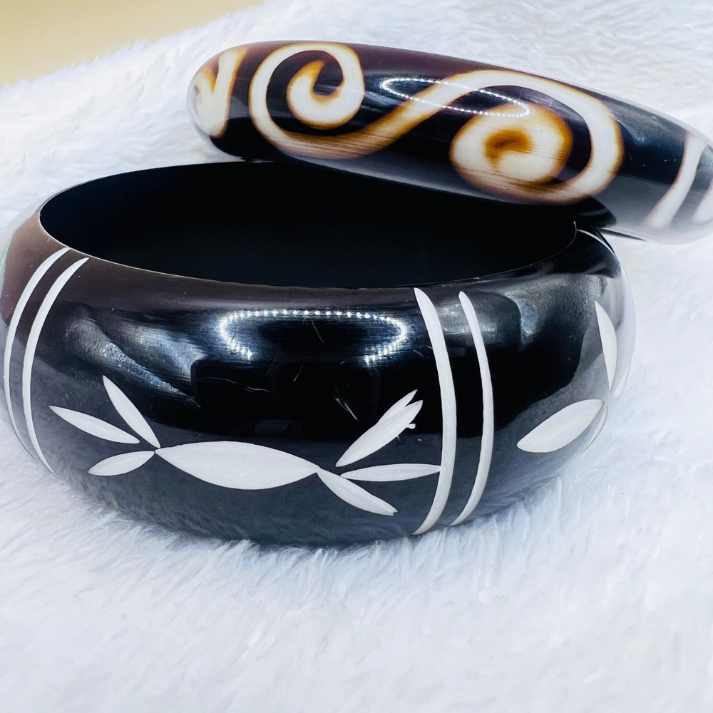 Vintage Acrylic Chunky‎ Bangle Bracelets Two  READ